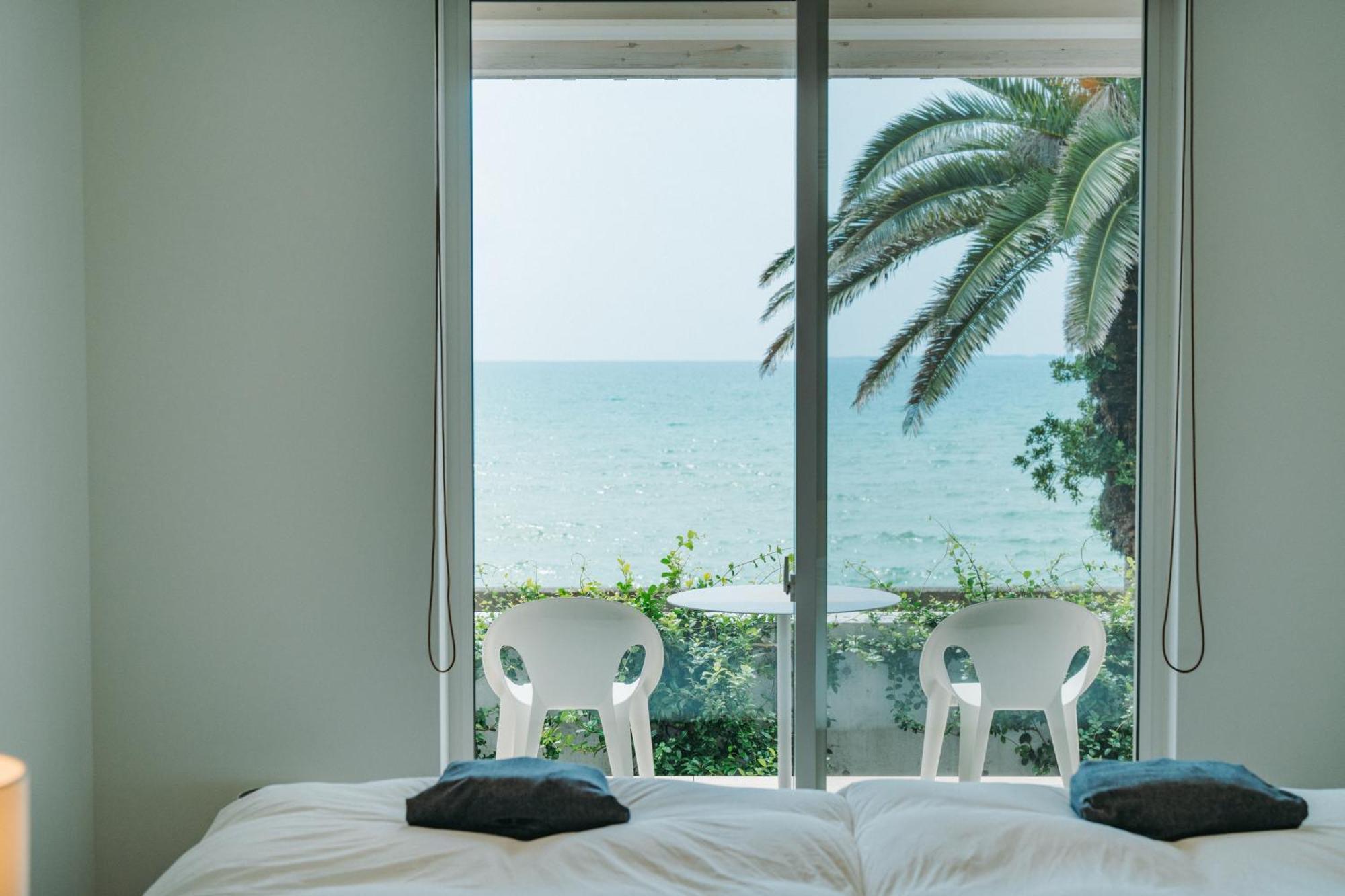 Colorit Goto Islands Hotel Bilik gambar